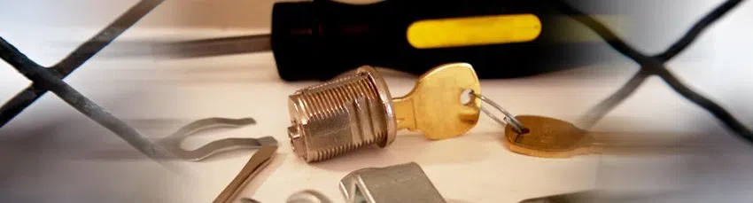 Community Locksmith Store Indianapolis, IN 317-456-5527 - changing-locks